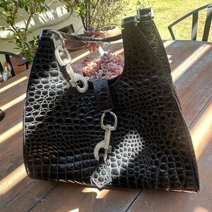 Shoulder bag can fit a IPad